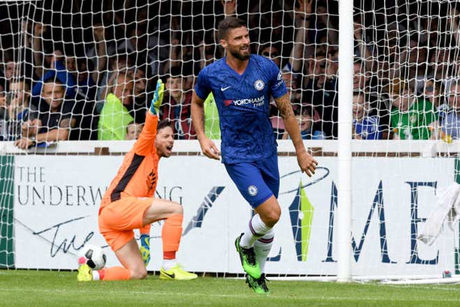 Giroud&nbsp; tỏa sáng với 2 bàn thắng