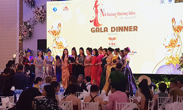 Gala Dinner Nữ hoàng thương hiệu Việt Nam 2019 diễn ra tối ngày 12/7.