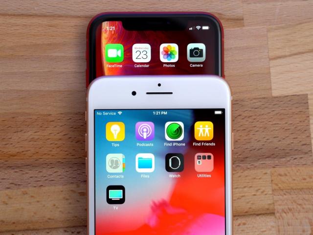 So sánh iPhone 8 và iPhone XR: Sự khác biệt giữa cách tân và cổ điển