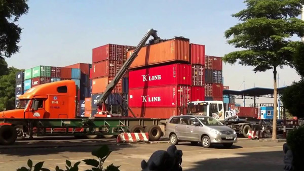 Tính đến thời điểm tháng 7/2019, đang có đến 300 container (tương đương 547 teus) và 303 kiện hàng hoá khác chưa có chủ nằm tại cảng Tân Cảng - Cát Lái.