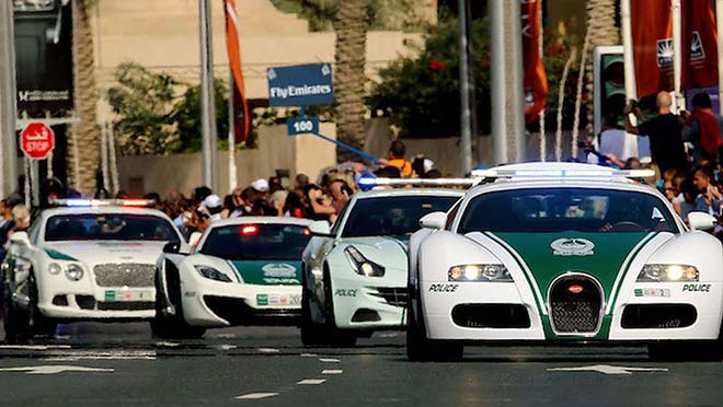 Bộ tem được dán trên những chiếc siêu xe của cảnh sát Dubai