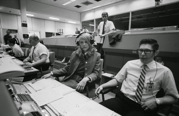 Frances Northcutt cùng các cộng sự trong bộ phận điều khiển nhiệm vụ Apollo 11 (Ảnh: CBS News)