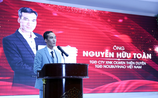 Ông Nguyễn Hữu Toàn, Tổng Giám đốc Công ty TNHH TM&amp;XNK Quốc tế Olwen Thiện phát biểu tại sự kiện ra mắt thương hiệu Nuobuyihao