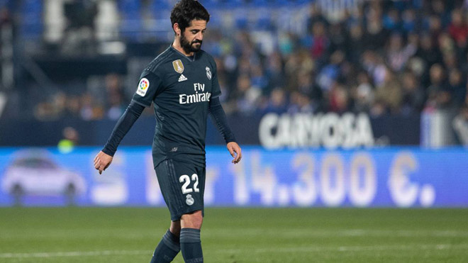 HLV Zidane vẫn muốn giữ Isco ở lại nhưng BLĐ Real Madrid sẵn sàng để tiền vệ này ra đi nếu nhận được mức giá bán anh hợp lý. Về phần mình, Isco có sẽ bị cám dỗ bởi một CLB lớn như PSG hay Man City nếu được cam kết sẽ giữ vai trò quan trọng trong đội bóng đó nếu rời đội bóng Hoàng gia Tây Ban Nha.