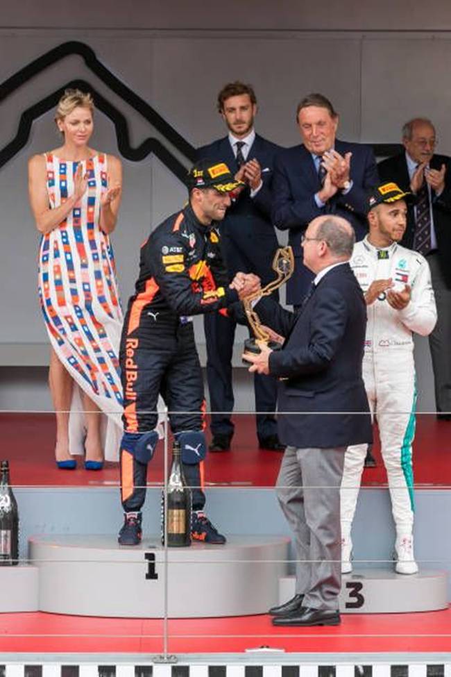 Thân vương và vương phi Monaco cũng tham dự sự kiện cao cấp như giải đua xe công thức 1 Grand Prix. Nhiều khách đến sự kiện này sẽ ở khách sạn hạng sang Metropole có giá lên đến 41.000 USD/đêm (~953 triệu đồng).