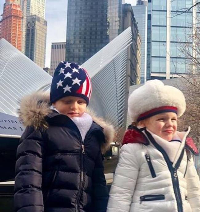 Không có nhiều thông tin về những kỳ nghỉ của gia đình Hoàng gia Monaco. Trên trang Instagram, vương phi Charlene đăng ảnh cặp song sinh của Hoàng gia Monaco trong chuyến đi đến New York.