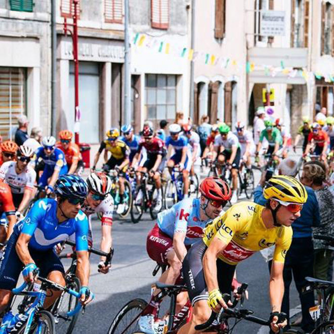 “Chảo lửa” Tour De France đang thách thức các cua rơ trên chặng đường 3.600 km vòng quanh nước Pháp