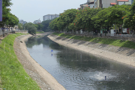 Đoạn sông Tô Lịch được chọn thí điểm làm sạch bằng công nghệ Nhật Bản Ảnh: NGÔ NHUNG