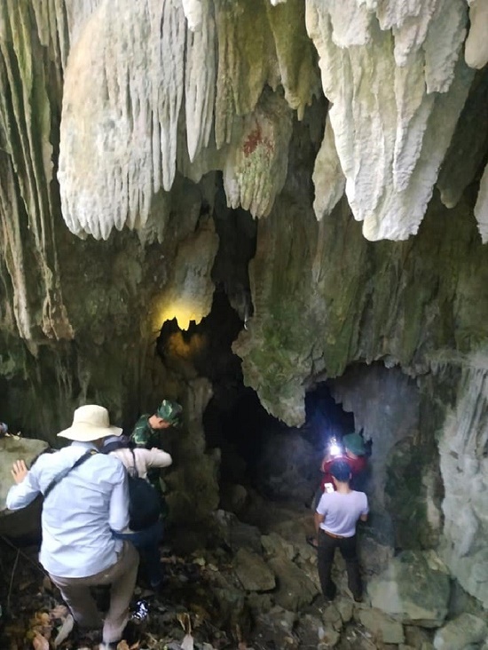 Người dân phát hiện động “Mê cung” với nhũ thạch tuyệt đẹp ở miền Tây Quảng Trị - 2