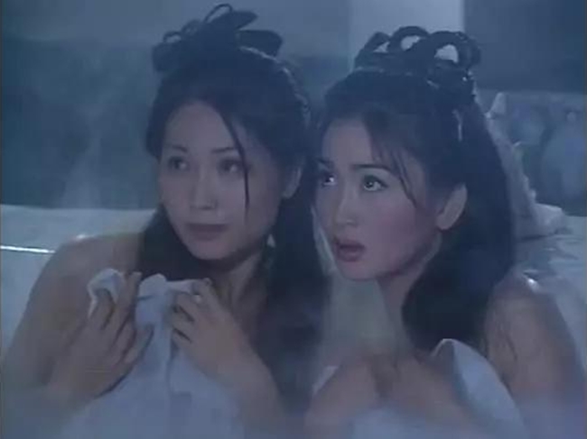 Một cảnh tắm của Ôn Bích Hà trong vai Đát Kỷ "Phong thần bảng".