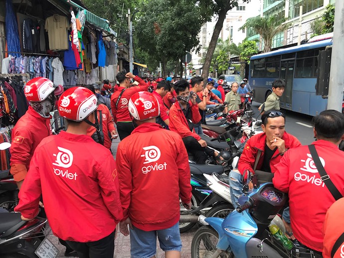 Hàng trăm tài xế &nbsp;công nghệ hãng xe Go-Viet đã đình công phản đối chính sách mới của hãng này.