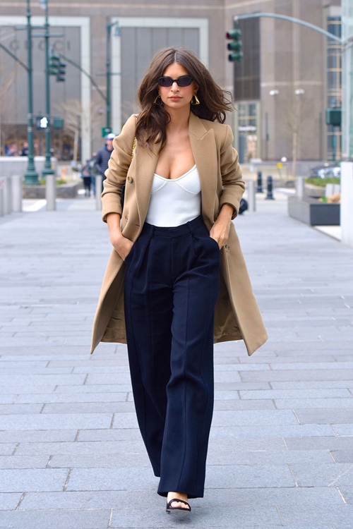 5 cách nữ tính hóa blazer dáng rộng như đàn ông của siêu mẫu Emily Ratajkowski - 9