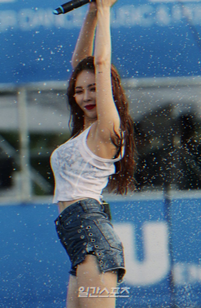 Waterbomb là lễ hội âm nhạc kết hợp hoạt động vui chơi thường được tổ chức vào mùa hè giúp các bạn trẻ trốn khỏi cái nóng và bùng nổ năng lượng. Một trong số những "gương mặt thân quen" của Waterbomb là nữ ca sĩ Hyun A.