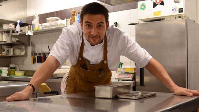 Nhà hàng Aux Terrrasses ở vùng Tournnus, Pháp là nhà hàng được gắn sao Michelin danh giá có món gà tên là Bresse. 