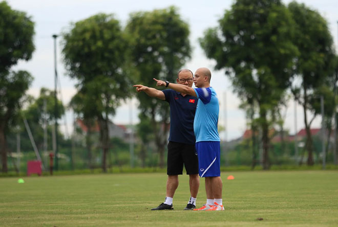 U23 Việt Nam tập chiều 23/7 tranh vàng SEA Games 30: Thầy Park lại &#34;đốn tim&#34; fan - 3