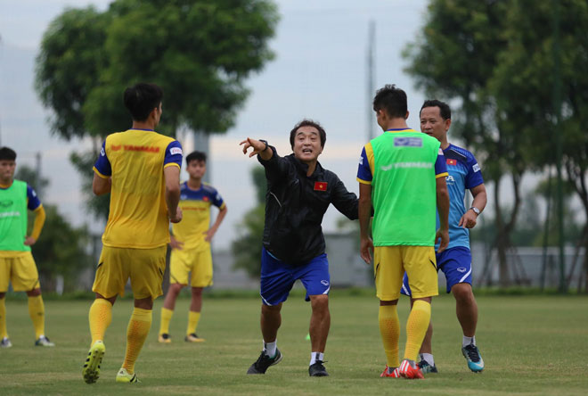 U23 Việt Nam tập chiều 23/7 tranh vàng SEA Games 30: Thầy Park lại &#34;đốn tim&#34; fan - 6