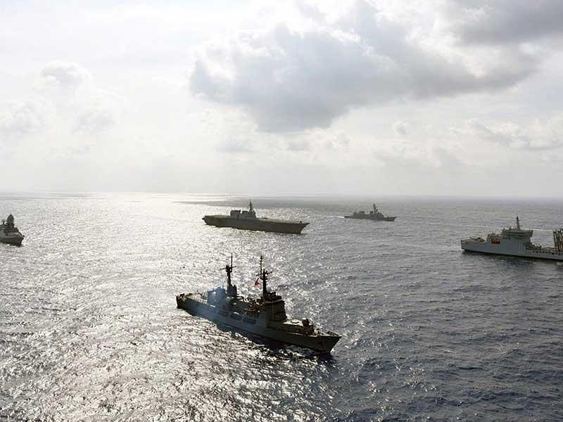 Tàu chiến Mỹ, Philippines, Ấn Độ và Nhật Bản ở biển Đông khi đang tham gia tập trận chung &nbsp;bốn nước hồi tháng 5-2019. Ảnh: AP