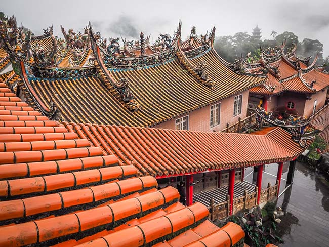 Ghé qua Đài Loan đừng bỏ quên ngọn núi với những ngôi chùa tuyệt đẹp này - 1