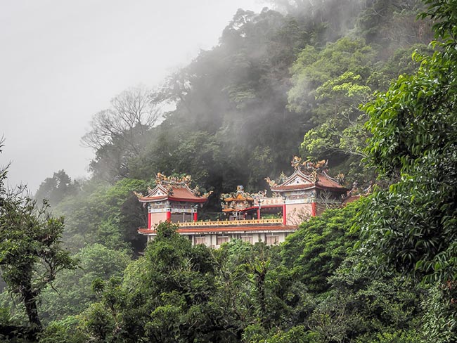 Ghé qua Đài Loan đừng bỏ quên ngọn núi với những ngôi chùa tuyệt đẹp này - 7
