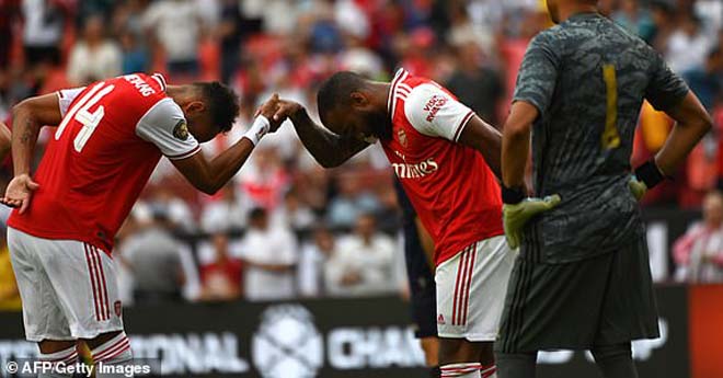 Aubameyang và Lacazette cùng ghi bàn cho Arsenal