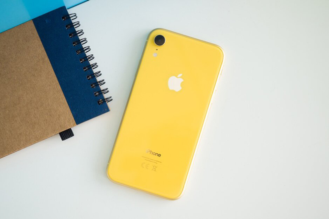 iPhone XR màu vàng.