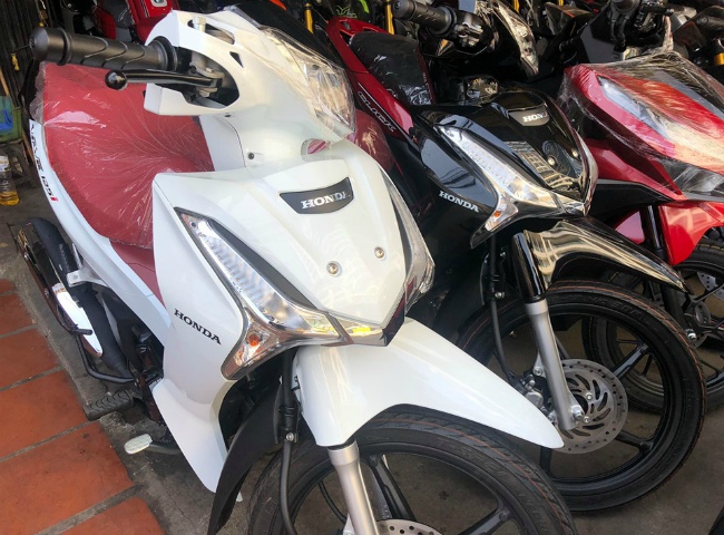 Dòng 2019 Honda Wave 125i mới đi theo tôn chỉ ưu việt mọi thời đại và mang giá trị cao như một thủ lĩnh, thiết kế lịch lãm và mang nhiều công nghệ cải tiến để giúp cho lái xe cảm thấy thoải mái hơn và quan trọng là tính đến yếu tố hiệu quả kinh tế khi sử dụng.