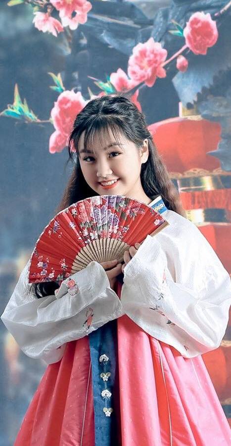 Ảnh đời thường của giọng ca sinh năm 2006