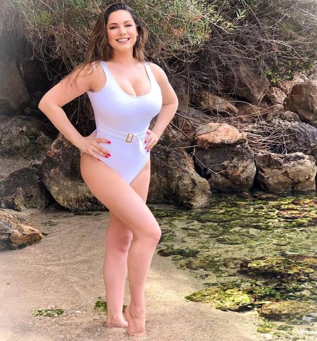 Kelly Brook là người đẹp có thân hình đạt cận tỷ lệ vàng, theo một nghiên cứu của đại học Texas.