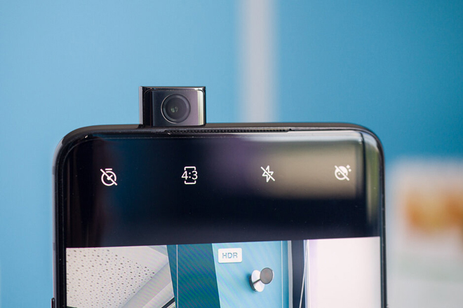 OnePlus 7 Pro với camera thò - thụt.