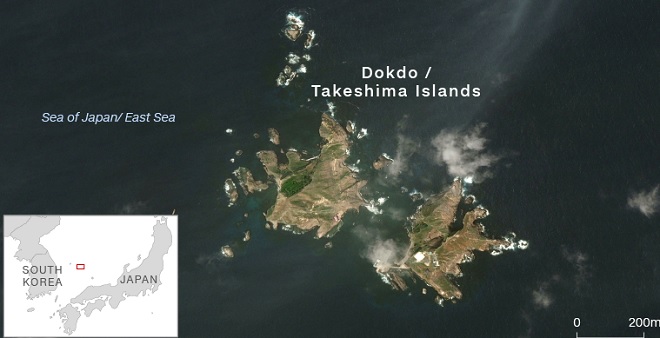 Hàn Quốc gọi quần đảo tranh chấp là Dokdo, trong khi Nhật Bản gọi là Takeshima.