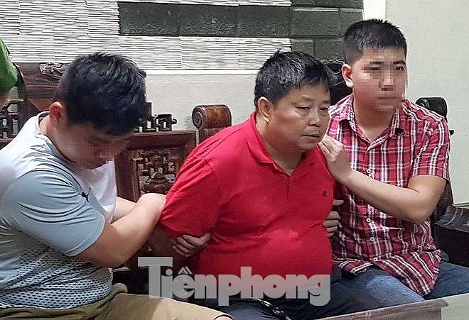 Ông "trùm" Voòng (giữa) không ngờ lại bị bắt giữ ngay trong đêm 16/5/2018. Ảnh: TL.