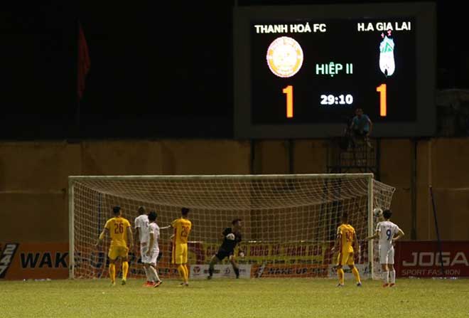Thanh Hóa - HAGL: Nghẹt thở 5 bàn, 2 penalty & vỡ òa phút 90+2 - 4