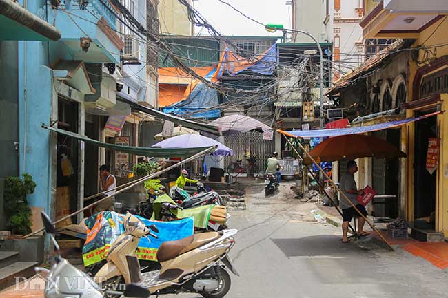 Phố trước thuộc đất thôn&nbsp;Cảm Hội&nbsp;(sau là&nbsp;Thọ Lão), tổng&nbsp;Hậu Nghiêm, huyện&nbsp;Thọ Xương&nbsp;cũ. Trước nơi đây có cửa ô&nbsp;Ông Mạc, sau là ô&nbsp;Thanh Láng, ô&nbsp;Yên Lãng, dân gian thì gọi là ô&nbsp;Đống Mác.