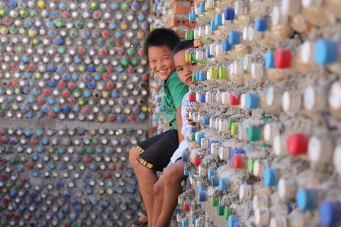 Ngôi nhà làm từ 6000 chai nhựa trên đảo Bé Lý Sơn ấn tượng mạnh với du khách - 10