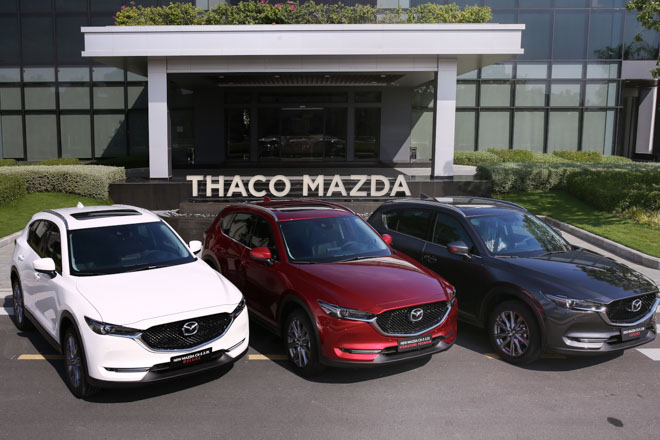 Ba màu sơn nổi bật trước cổng nhà máy của Mazda đặt tại Khu Công Nghiệp Chu Lai (Quảng Nam).