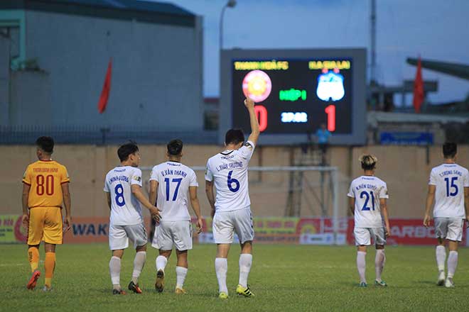 Xuân Trường đá phạt đỉnh cao, suýt sánh ngang huyền thoại Serie A - 7