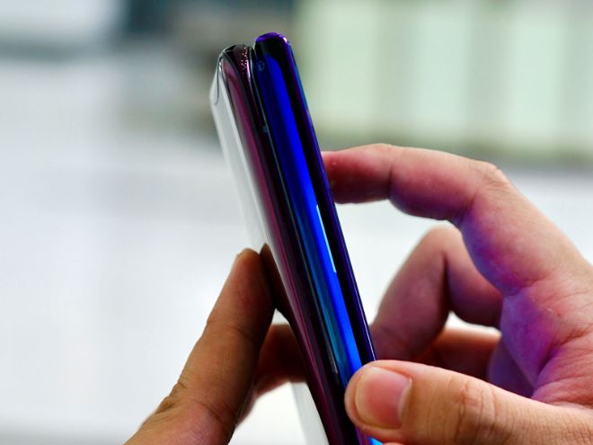 Oppo phô diễn smartphone màn hình thác nước đẹp miễn chê - 4