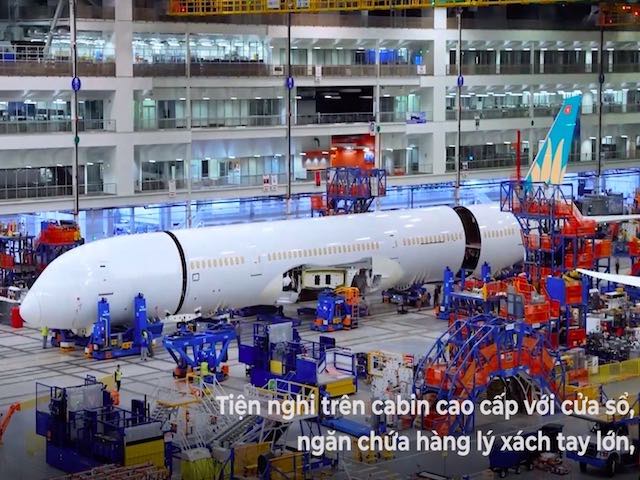 Video: Cận cảnh quá trình lắp ráp, phun sơn máy bay Boeing 787-10