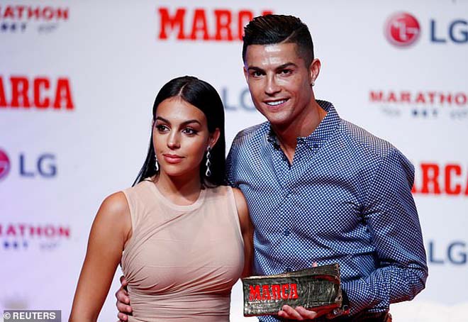 Ronaldo rạng ngời bên cô bạn gái Georgina Rodriguez