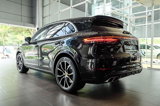 Porsche Cayenne Turbo với kiểu dáng thể thao bắt mắt.