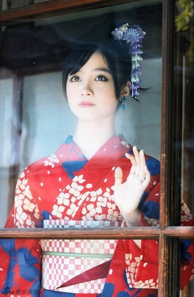 Kanna Hashimoto năm nay mới 20 tuổi nhưng đã có sắc vóc hơn người.