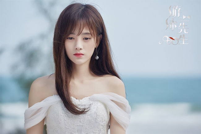 Nhờ việc rửa mặt sáng, tối đều đặn bằng nước gạo, làn da của nữ diễn viên láng mịn, hồng hào trông thấy so với quá khứ.