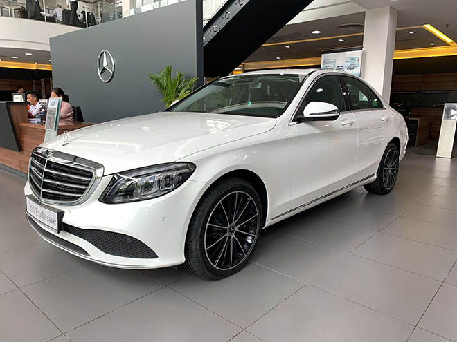 Cập nhật bảng giá xe Mercedes C-Class 2019 mới nhất, hỗ trợ 100% thuế trước bạ trong tháng 8 - 2