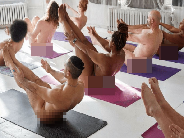 Yoga khỏa thân đã xuất hiện và đang phát triển tại Mỹ.