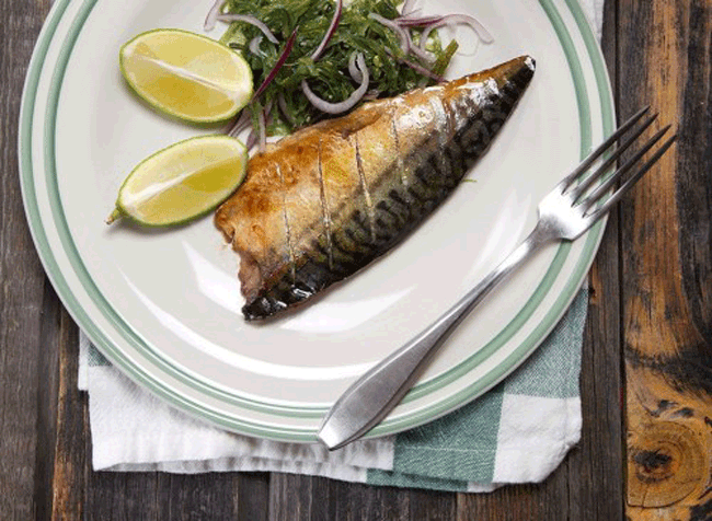 5. Cá thu có lượng axit béo omega-3 tốt cho sức khỏe, giảm viêm, chống ung thư tương tự như cá hồi. Những chất này rất tốt cho sức khỏe tim mạch và đồng nghĩa với sức khỏe tình dục.