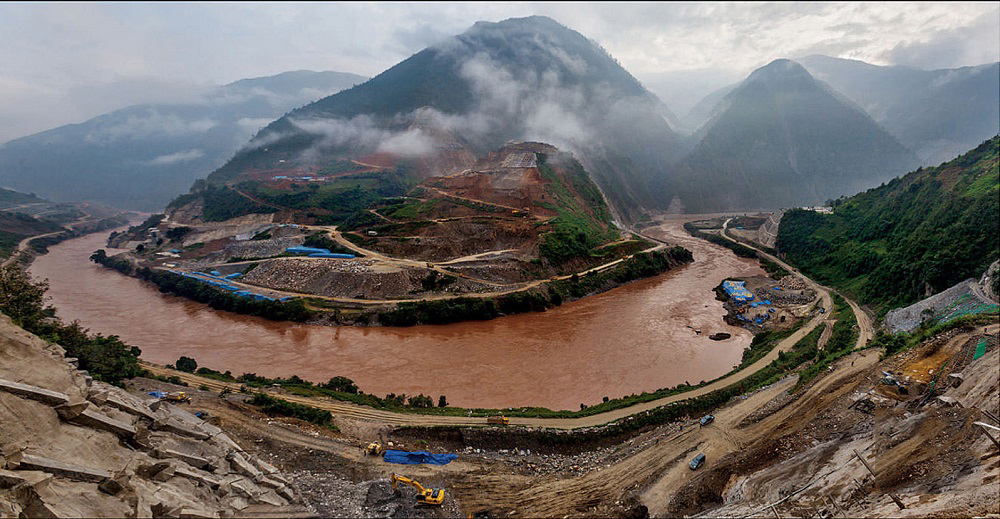 Đập&nbsp;Miaowei trên thượng nguồn sông Mekong&nbsp;đang trong quá trình xây dựng năm 2012