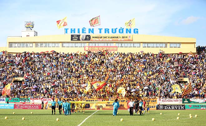 Sân Thiên Trường là điểm tựa vững chắc để Nam Định thăng hoa ở V-League 2019