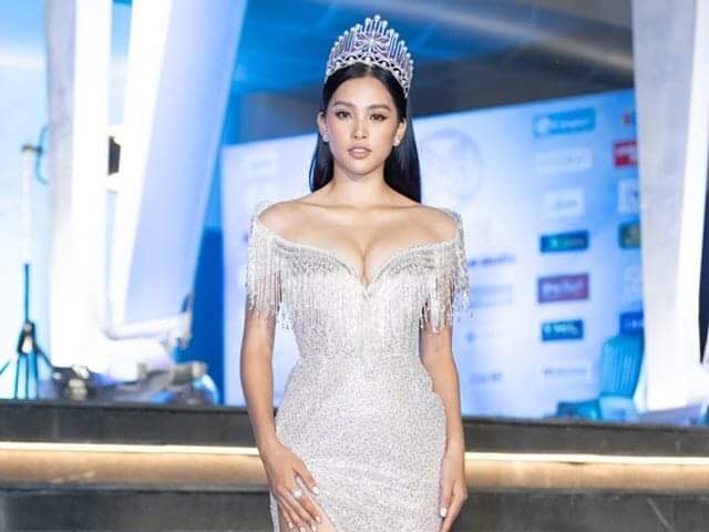 Tiểu Vy - Mai Phương Thúy đọ sắc trên thảm đỏ Miss World Việt Nam 2019