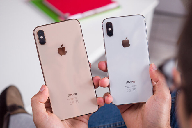 iPhone XS Max và iPhone XS.