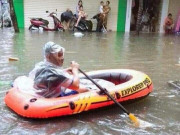 Tin tức trong ngày - Bão Wipha qua đi, người dân Hải Phòng mang thuyền ra dạo phố